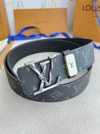 品名： Lv..路易..威登腰带皮带原单 型号：挂扣，新款经典纯钢材质挂扣，头层牛皮，图片实物拍摄 材料：头层牛皮，挂扣系列，纯钢材质扣头，钯镀电镀工艺永不掉色 - 点击图像关闭