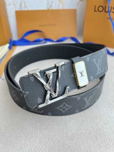 品名： Lv..路易..威登腰带皮带原单 型号：挂扣，新款经典纯钢材质挂扣，头层牛皮，图片实物拍摄 材料：头层牛皮，挂扣系列，纯钢材质扣头，钯镀电镀工艺永不掉色
