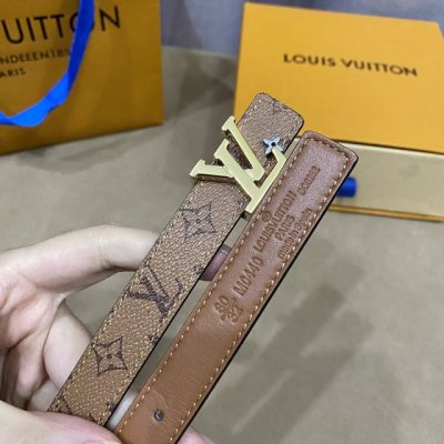寬：20Mm 驢家新品 Ss22特別限定女士腰帶 寬度2Cm 訂製經典料襯托柔軟小牛皮底 全新開模標誌性搭扣 多色選