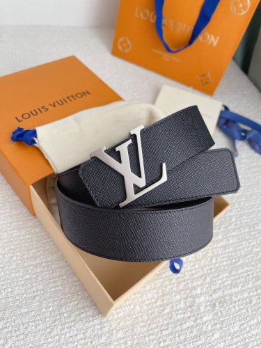 L0Uis Vuitt0N Lv 男士专柜品质掌纹腰帶 寬度40毫米 配置精钢字母搭扣 扣头可随意搭配 ～双面小牛皮设计 皮质柔软 手感细腻舒适