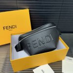 Fendi 芬迪 Ff压花腰包 胸包 男士单肩背包 经典百搭 实物拍摄 原厂原版面料 配送防尘袋 礼盒 33 X 18 Cm