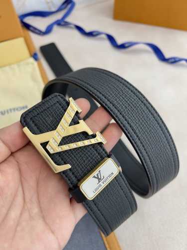 品名：Lv..路易..威登原单腰带 皮带 型号：挂扣，经典镶钻纯钢质扣头，图片实物拍摄 材料：双面头层牛皮，挂扣系列，纯钢材质扣头，钯镀电镀工艺五金永不掉色。经
