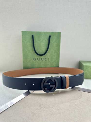 宽度4.0Cm Gucci系列，品牌标志性的双G原单钢扣标识经重新诠释后，以光彩夺目的金色调呈现在这款手掌纹腰带上。