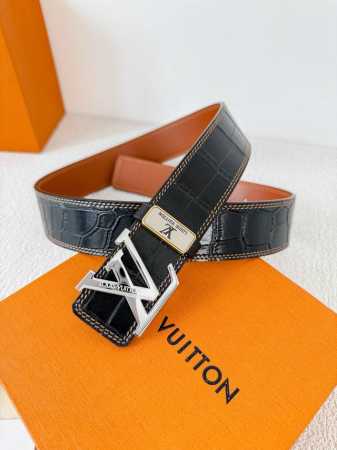 品名： Lv..路易..威登腰带皮带原单 型号：挂扣，经典纯钢材质挂扣，头层牛皮，图片实物拍摄 材料：头层牛皮，挂扣系列，纯钢材质扣头，钯镀电镀工艺永不掉色。原 - 点击图像关闭