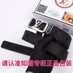 品名：Lv..路易..威登原单 型号：认准如图专柜包装，赠送打孔器 材料：百分百头层牛皮，24K纯钢扣格子纹路保证真皮。专柜同等质量， 送人自用首选 包装： 请