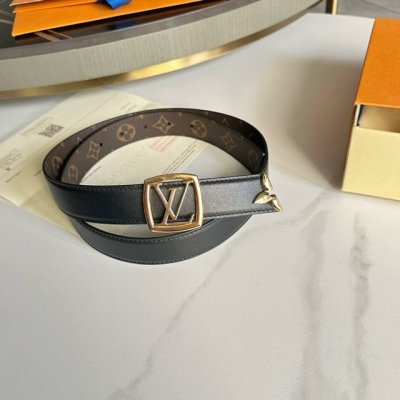 特 寬：30Mm 驢家秋季最新品 特別限定女士腰帶 寬度3Cm 雙面可用 最新定制面料，進口小牛皮底，搭配精緻小四方掛扣和三葉草包頭五金。