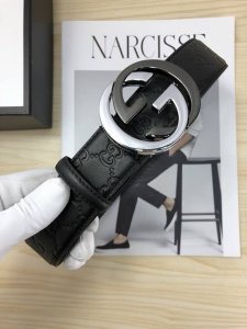 配送专柜全套礼盒包装。G:原单头层牛皮压G面，内衬头层小牛皮底.搭配原单扣.原单皮料定制，专柜宽度3.8