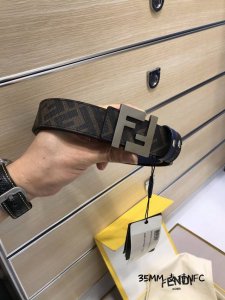 新款 Fd 宽35 Mm 支持Nfc 芯片扫描，标志造型皮带，原版亮面间纹F铆钉扣，进口原版 黑色小牛皮配原版老花制成，镀金表面金属制品，品质保证，非市场通货！