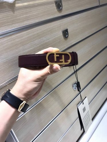 配送专柜包装 打孔针 特批 宽30Mm，原单进口双面头层牛皮，搭配原单钌钯电镀F扣，支持Nfc手感.油边近乎完美，原产皮料定制，质感无可挑剔，出众的细节，高清实