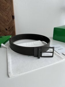 Bv 2026新款Intrecciato Stamp编织压纹腰带 原厂牛皮压印Intrecciato编织图案 双面用 搭配真空枪色可旋转针扣 侧面有标识 宽度3