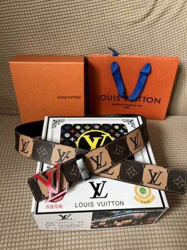 品名：Lv..路易..威登原单 材质：原单牛皮腰带 百分百头层牛皮腰带保证真皮，24K纯钢扣，专柜原单品质、做工精细，时尚大牌，送人自用首选 包装： 请认准如图