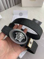 品名：Versace.范思哲原单 型号：挂扣，经典人头纯铜挂扣，图片实物拍摄 材料：百分百头层牛皮，保证真皮。24K纯铜扣双面可用专柜同等质量， 原版双八双面头