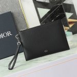 A5手拿包 黑色粒面牛皮革Cd Icon 标志 P10,000 编号:2Esca490Cdi Hoon 尺寸:26.5X17.5厘米 长X高 可收纳 A5 和美