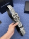 品牌Dg No.550 描述这款腰带配以水牛皮衬里，覆以Monogram 牛皮。展现细腻的品牌特质。 板扣；40宽 Monogram牛皮；意大利双面头层牛皮 法