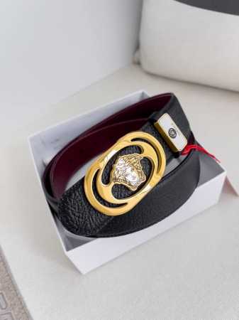 品名：Versace.范思哲原单腰带 皮带 型号：挂扣，经典人头纯钢材质扣头，头层牛皮，图片实物拍摄 材料：百分百头层牛皮，保证真皮。24K纯钢扣双面可用专柜同 - 点击图像关闭
