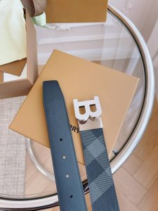 特 Burberry 博柏利原厂进口皮料，格纹 牛皮 品质毋庸置疑 没有更好 只有最好 宽度3.5㎝ 内置Nfc正品芯片感应验证