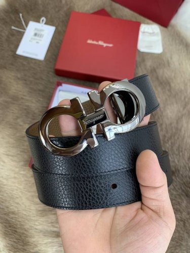 特 Ferragamo.菲拉格慕 全套包装 宽度3.5Cm 高级定制款男士皮带 双面进口牛皮 可双面使用 自行选择搭配 真材实料 很有质感 时尚经典不失风范 搭