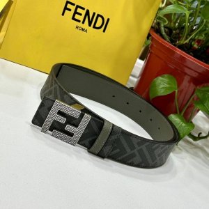 Fendi 芬迪 专柜同款 宽4.0Cm 双环正反用腰带 Ff按钉搭扣 灰色Cuoio Romano皮革材质 反面面料带有烟草黄和黑色Ff图案 四方金属饰面 时