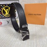 品名：Lv..路易..威登原单 材质：原单牛皮腰带 百分百头层牛皮腰带保证真皮，24K纯钢扣，专柜原单品质、做工精细，时尚大牌，送人自用首选 包装： 请认准如图