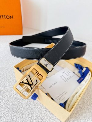 品名：Lv..路易..威登 腰带原单自动带 皮带 型号：自动扣，纯钢材质自动扣，头层牛皮自动带身，实物拍摄材料：百分百头层牛皮，保证真皮。24K纯钢扣，永不掉色