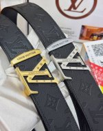 皮带：Lv..路易..威登顶级复刻- 腰带：原单品质百分百进口原厂头层牛皮，保证真皮。雕花设计.真空电镀.永不掉色.24K纯钢扣头层小牛皮花纹路双面可用专柜同等