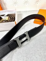 爱马仕hermes 爱马仕专柜同步 双面原版头层牛皮 荔枝纹 精钢精品五金 独特的双尾设计 双色双面使用 宽度 3.8 Cm