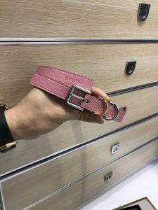 特 配送专柜包装 打孔针 宽20Mm，原单进口小牛皮 头层牛皮，搭配原单钌钯电镀G针扣搭配间色戒指，手感.油边近乎完美，原产皮料定制，质感无可挑剔，出众的细节，