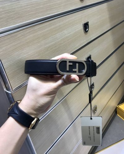 配送专柜包装 打孔针 特批 宽30Mm，原单进口双面头层牛皮，搭配原单钌钯电镀F扣，支持Nfc手感.油边近乎完美，原产皮料定制，质感无可挑剔，出众的细节，高清实