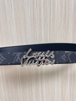 3.0进口帆布印黑花，小牛皮底，搭配新款铁丝扣。女款