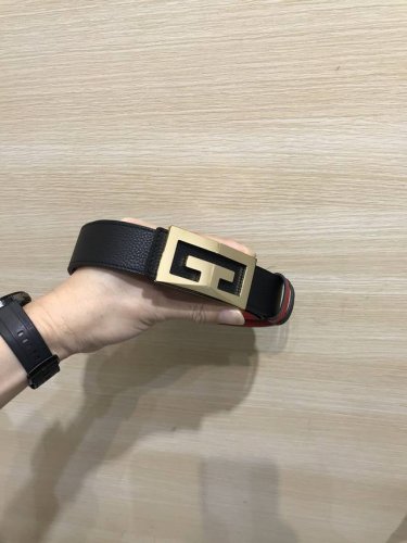 配送专柜包装 打孔针 宽35Mm，原单进口小牛皮 头层牛皮，搭配原单钌钯电镀Gg扣，手感.油边近乎完美，原产皮料定制，质感无可挑剔，出众的细节，高清实拍，货真价