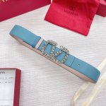配送专柜全套包装 等级：专柜同步.原版包装.代购级别 材料：Valentino 此款采用进口原版皮搭配纯铜经典V字扣 多色可选 双面用设计 时尚潮流 专柜宽度：