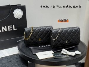 礼盒包装 升级版 Size：19×12 Chanel 香奈儿Woc链条包 俗称发财包，羊皮纹材质皮穿链 卡位多，有隔层，多种背法～ 精致小巧，复古感满满