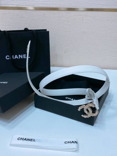 Chanel 24C 进口胎牛皮 软硬适中的小牛皮 Cc Logo黄铜搭扣 一年四季最不可缺少的搭配神器 穿裙子西装搭它简直不要太高级 2.0Cm精品 码数75