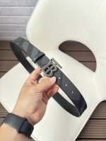 巴宝利 带宽34Mm 正品尺寸 专柜精品扣，真空电镀，工艺精细 天然头层牛皮.质感十足，手感柔软。时尚个性，经典百搭！可自行选择搭配