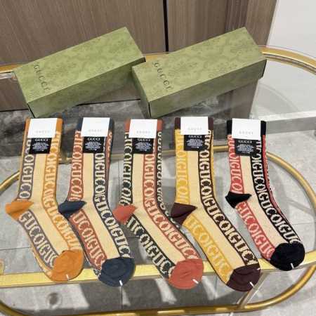 配包装 一盒五双 Gucci 古奇小香家新品高筒双针双路袜子专柜同步长袜，超级经典的G家标志百看不厌纯棉材质，双针双路织造，上脚透气柔软舒适，全品相订单，超级N - 点击图像关闭