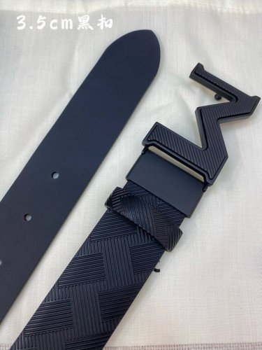 Montblanc万宝龙 宽3.5Cm 采用头层牛皮 精品针式扣头 自由裁剪商务休闲皮带