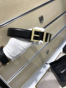 特 配送专柜包装 Sain Laure 宽30Mm 男女通用腰带皮带 出货最新款，原版进口全立面小牛皮，每针每线都非常紧致，Ysl古银原版开模银扣，时尚百搭高雅