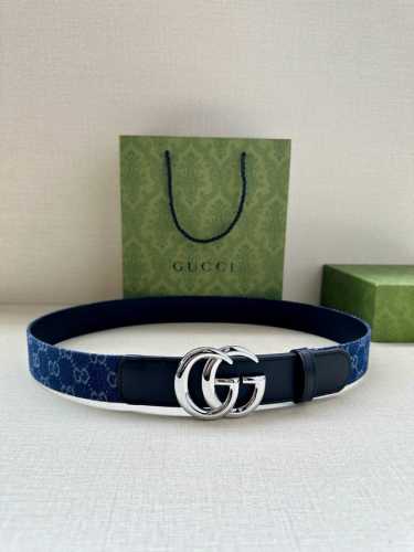 宽度3.8Cm Gucci 每一季 品牌标识都会吐故纳新 于经典之中融入新意 在这款腰带上 经典Gg标识以亮眼之姿生动呈现 与双G造型配件相得益彰 蓝色和灰色G