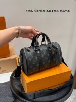 礼盒包装 复刻版！黑花配皮 男帅女飒！！Lv Keepall25 黑武士真的泰裤辣 Keepall 25枕头包 黑银配色 时髦与酷酷并存 黑色老花有辨识度又低调