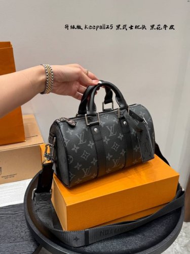礼盒包装 复刻版！黑花配皮 男帅女飒！！Lv Keepall25 黑武士真的泰裤辣 Keepall 25枕头包 黑银配色 时髦与酷酷并存 黑色老花有辨识度又低调