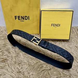 Fendi 芬迪 全套包装 专柜同款 宽4.0Cm 双环正反用腰带 Ff按钉搭扣 黑色Cuoio Romano皮革材质 反面面料带有烟草黄和黑色Ff图案 四方金