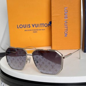 Louis Vuitto*Model Z1316 Size 61口14-145