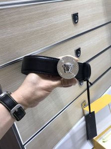 配送专柜包装 打孔针 批专柜同款、实拍专柜官网，尺寸:宽38Mm，原版立体长城纹美人头扣 ，极富设计美感 ，双面采用进口原版鳄鱼纹配小牛皮，彰显个性，清晰美观，