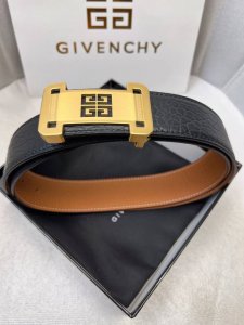 -纪梵希：原单头层牛皮大象纹面、内衬头层牛皮荔枝纹底，做工精致。搭配原单扣,原产皮料定制，专柜宽度4.0Jn