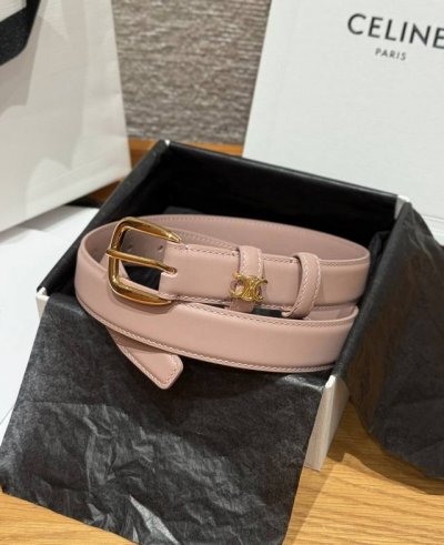 Celine 25毫米皮带 这款Taurillon皮革，牛皮革衬里，中腰，金色饰面，圆形搭扣，等一个圆环四周环绕Triaomphe金属环. 宽度：25毫米