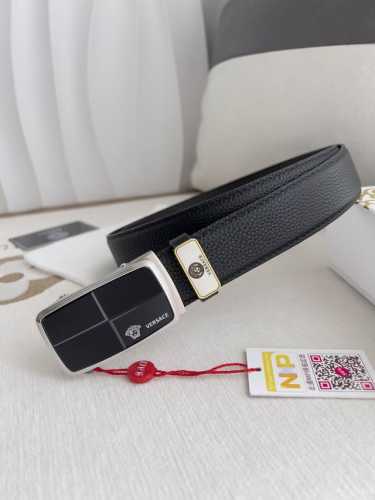 品名：范思哲.Versace.皮带腰带自动皮带 型号：自动带，纯钢材质经典人头自动扣，图片实物拍摄 腰带：百分百头层牛皮，自动带身，保证真皮。24K纯钢扣永不掉
