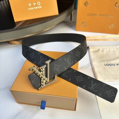 原版包裝 L0Uis Vuitt0N 專櫃最新升級版本 寬度40毫米 精湛工藝定制帆布面料襯托進口小牛皮十字紋底 搭配精鋼鉚釘設計字母搭扣 雙面用 經典百搭款！
