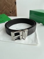 -Bv 2025最新款双面用男士编织腰带 纯手工Intreccio大格子编织 意大利荔枝纹小牛皮搭配可旋转表扣设计微复古银色针扣 宽度35Mm 颜色: 咖啡色