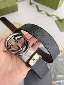 品名：古奇.Gu...Cci皮带 腰带 原单 型号： 双面头层牛皮，双面使用斜边旋转挂扣，实物拍摄 材料：头层牛皮，保证真皮。专柜同等质量， 双面可用旋转扣头，