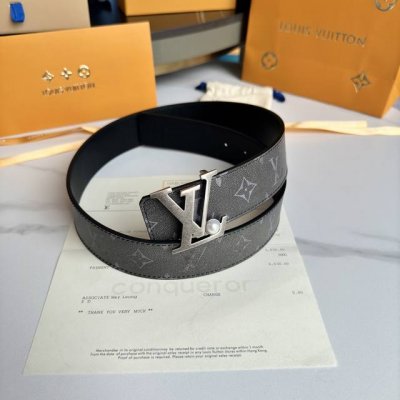 L0Uis Vuitt0N 今季新品 男士原單腰帶 寬度40毫米 雙面進口頭層小牛皮絲印圖案Logo設計 搭配最新精鋼五金 可雙面佩戴 適合沈穩低調的男士使用